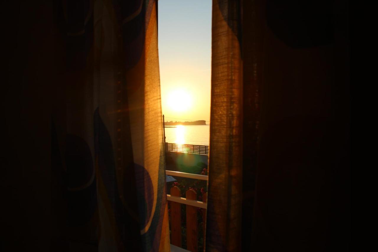 Anastazia'S Seaside Apartments Рода Екстериор снимка